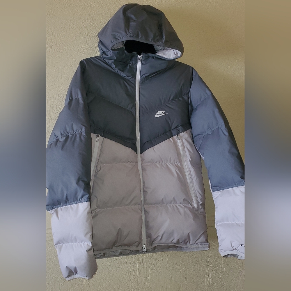 Nike Gray and White Men's Small Puffer Jacket